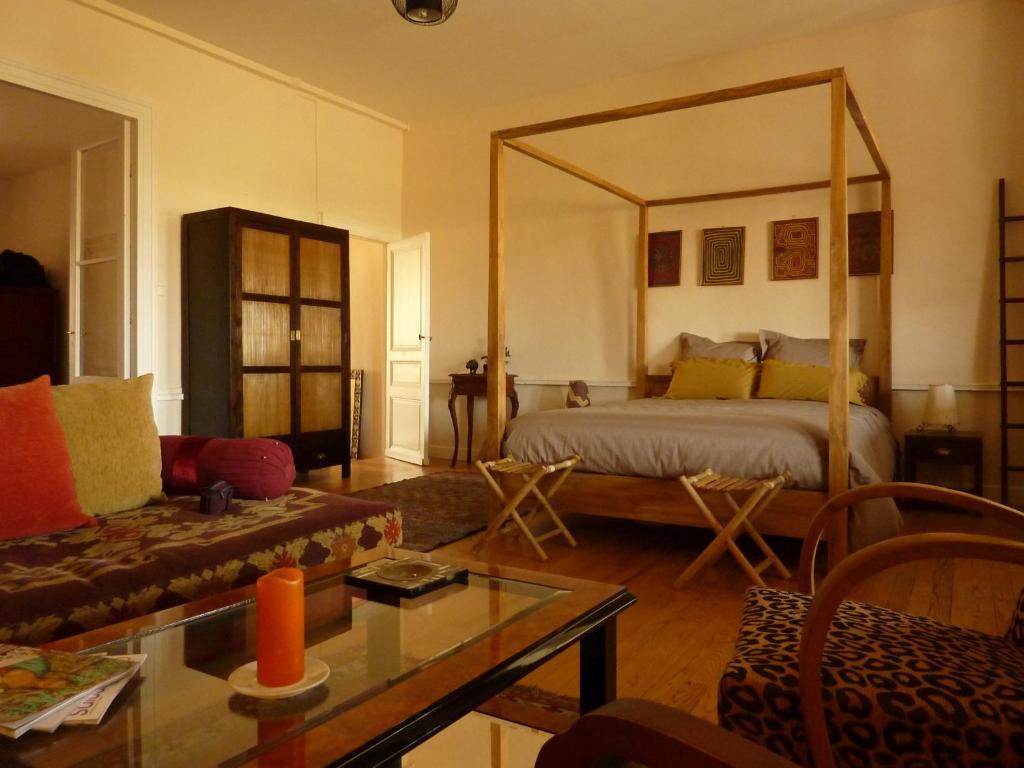 Le Dormeur Du Val Bed and Breakfast Le Mas-dʼAgenais Habitación foto